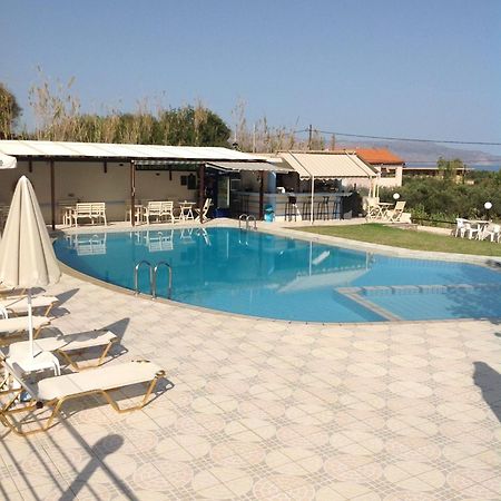 Andy'S Gardens Apartment Gerani  Екстериор снимка