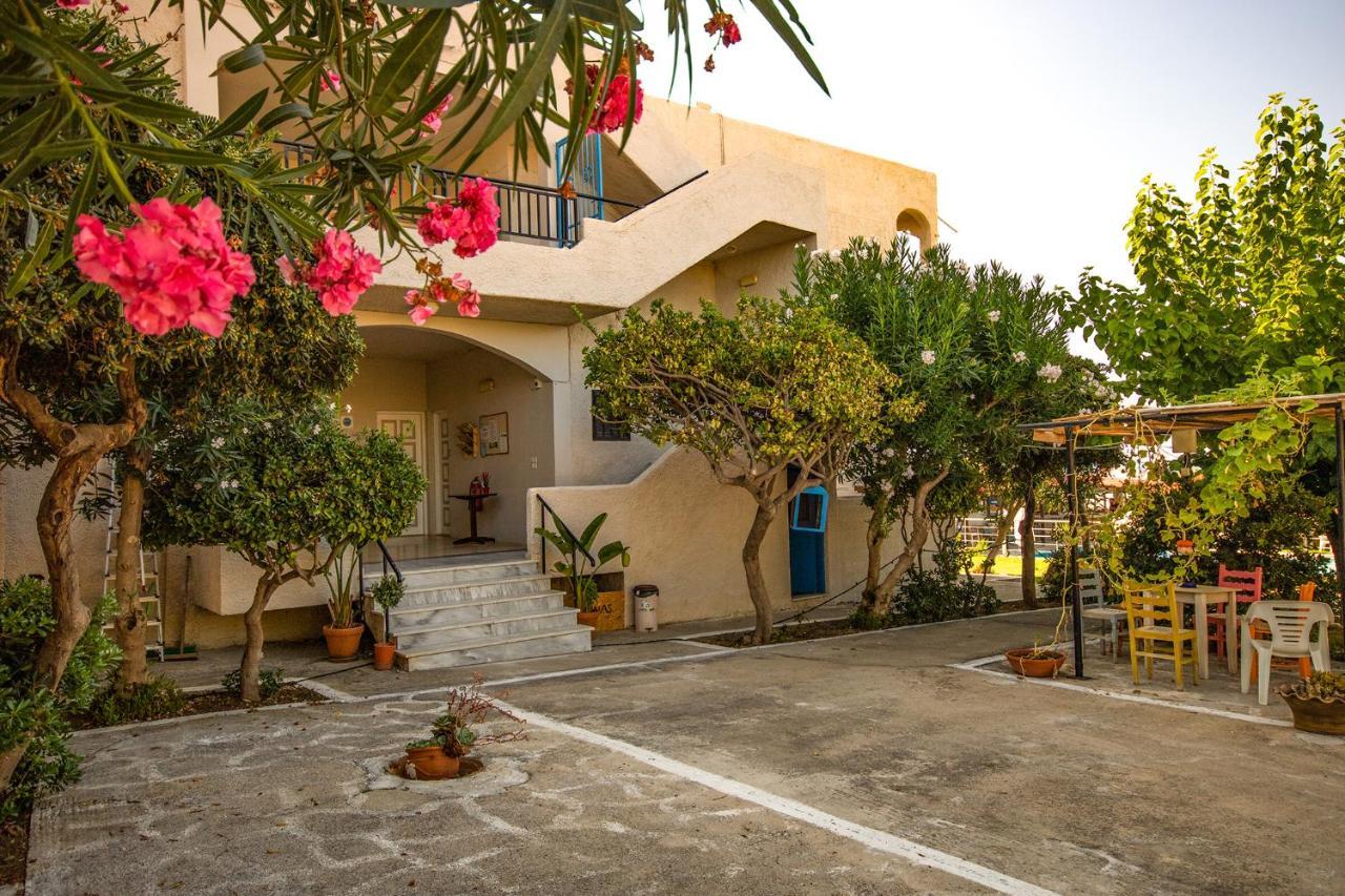 Andy'S Gardens Apartment Gerani  Екстериор снимка