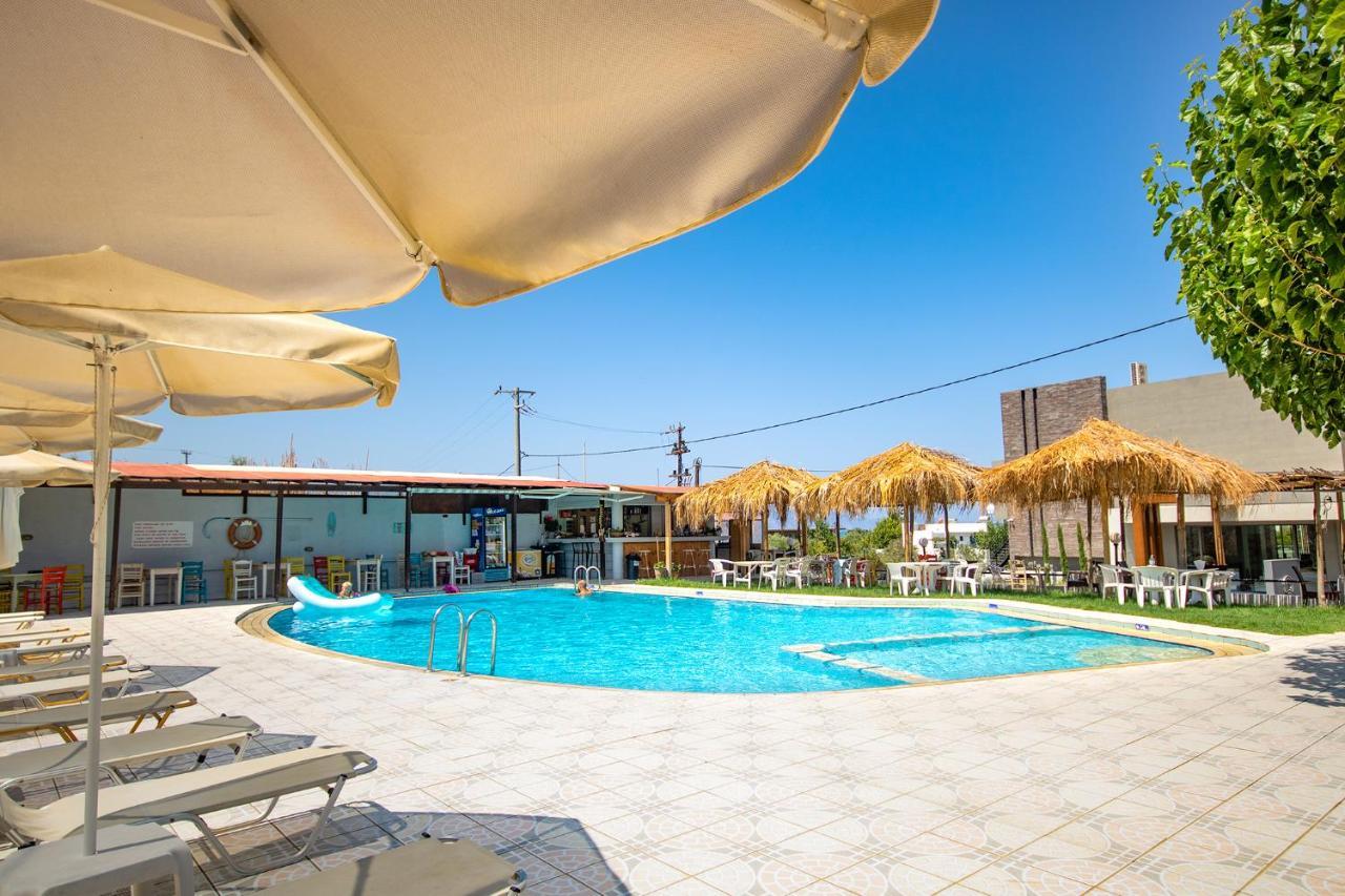 Andy'S Gardens Apartment Gerani  Екстериор снимка