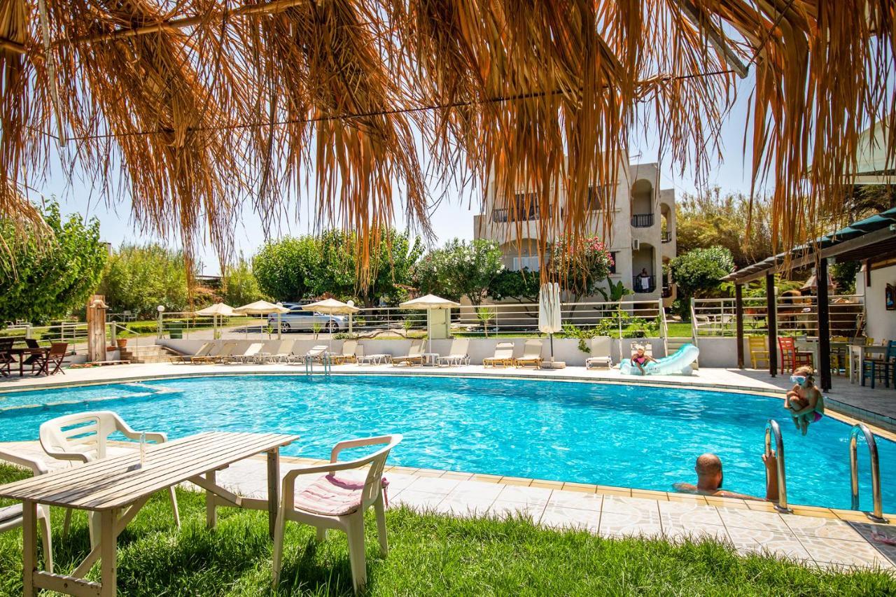 Andy'S Gardens Apartment Gerani  Екстериор снимка