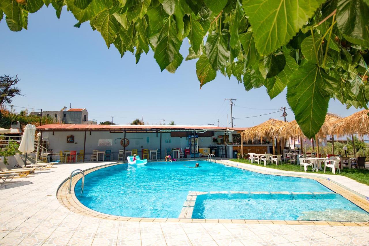 Andy'S Gardens Apartment Gerani  Екстериор снимка