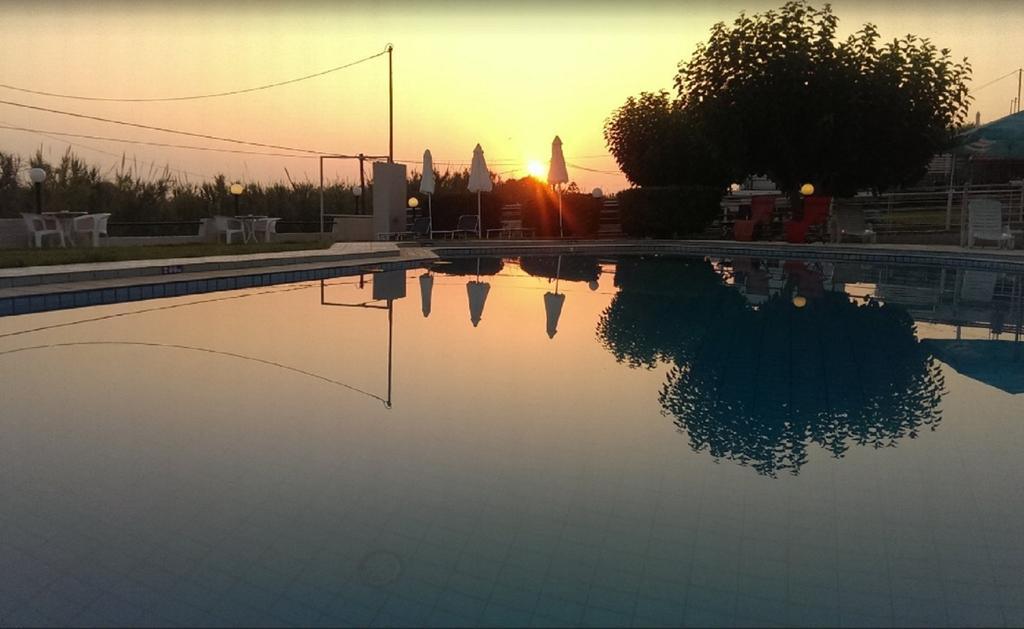 Andy'S Gardens Apartment Gerani  Екстериор снимка
