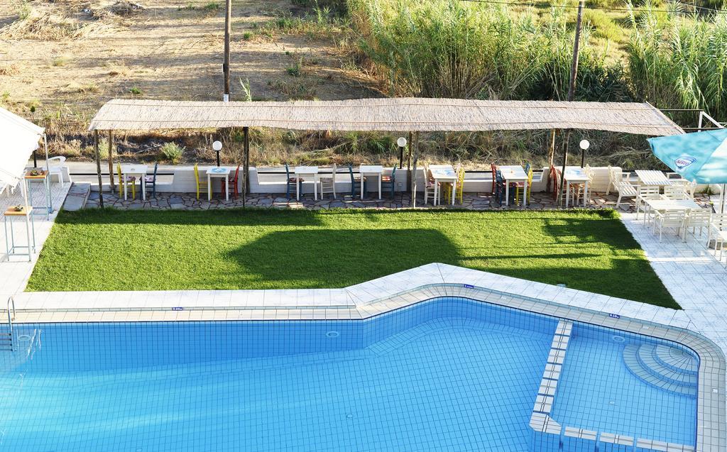 Andy'S Gardens Apartment Gerani  Екстериор снимка