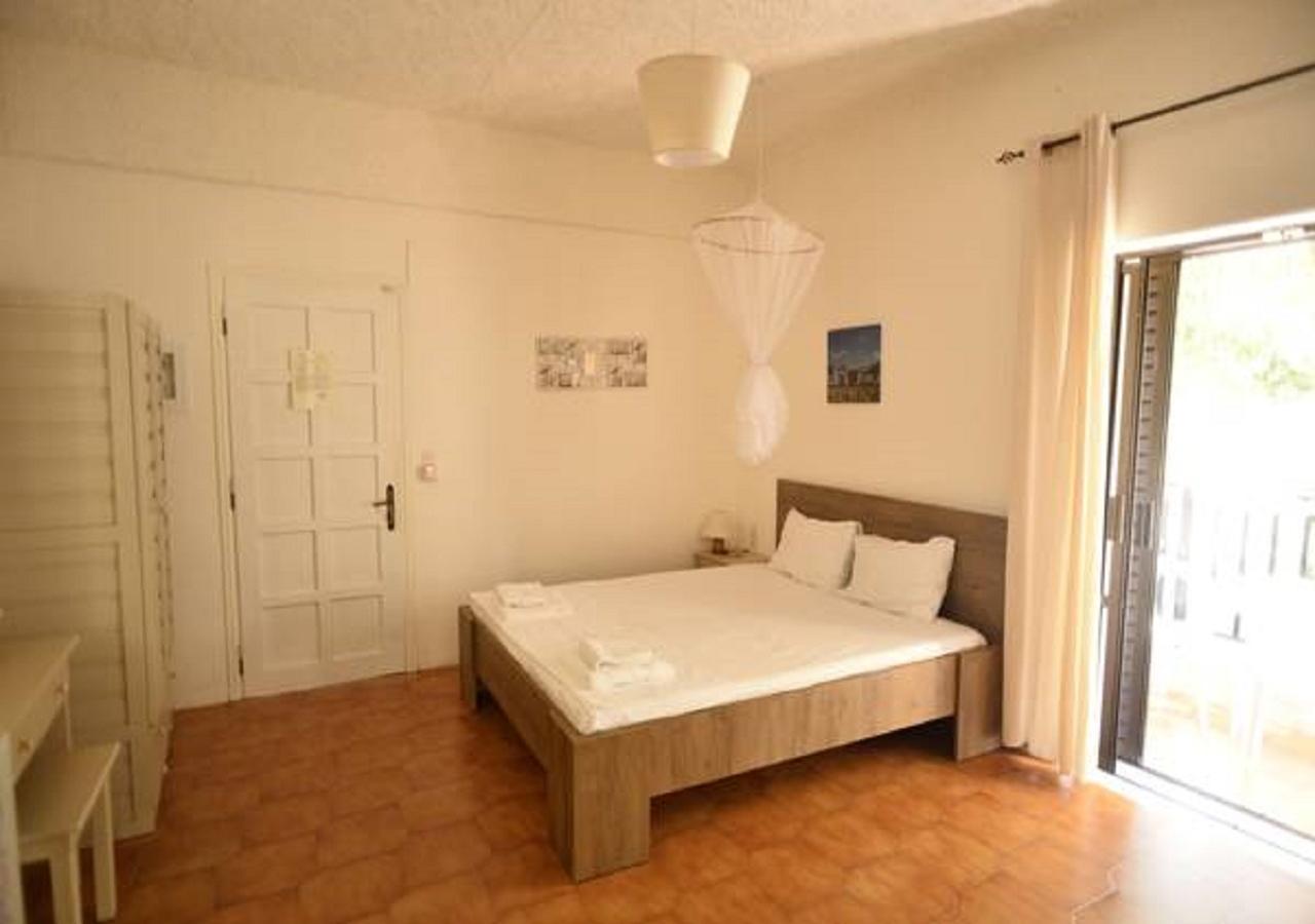 Andy'S Gardens Apartment Gerani  Екстериор снимка